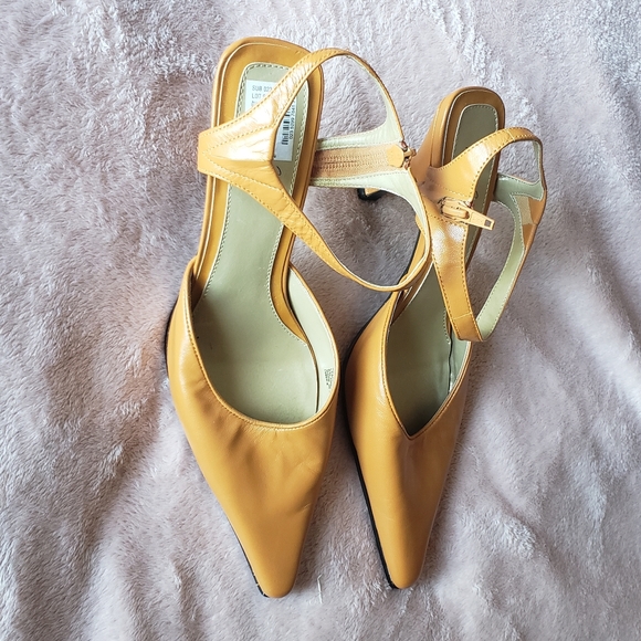 Tan leather heels - Picture 2 of 8